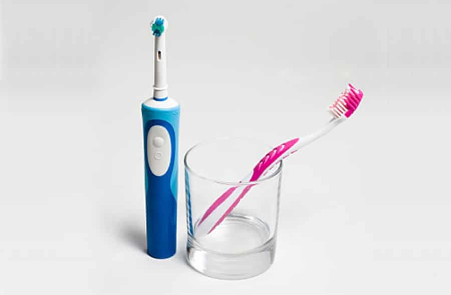 Otomatik Diş Fırçası Mı Manuel Diş Fırçası Mı Kullanmalıyım?